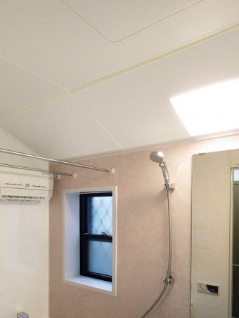 変形の浴室スペースも施工技術でシステムバスに 変形の浴室スペースも施工技術でシステムバスに